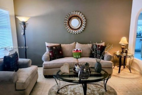 Casa en venta en Miami, Florida, 4 dormitorios, 243.87 m2 № 1931705 - foto 5