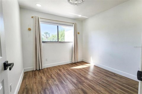 Casa en alquiler en Tampa, Florida, 4 dormitorios, 167.32 m2 № 2212913 - foto 17