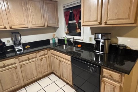 House in Saint Petersburg, Florida 3 bedrooms, 104.61 sq.m. № 1680668 - photo 7