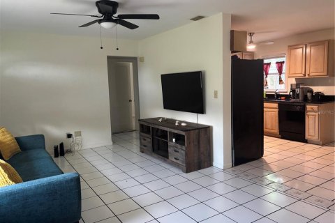 House in Saint Petersburg, Florida 3 bedrooms, 104.61 sq.m. № 1680668 - photo 4