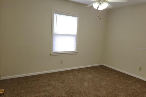 House in Saint Petersburg, Florida 3 bedrooms, 104.61 sq.m. № 1680668 - photo 15