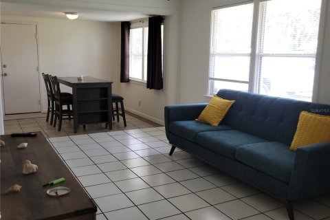 House in Saint Petersburg, Florida 3 bedrooms, 104.61 sq.m. № 1680668 - photo 3