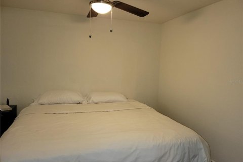 House in Saint Petersburg, Florida 3 bedrooms, 104.61 sq.m. № 1680668 - photo 11