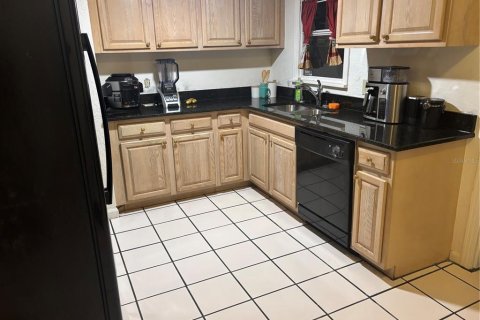 House in Saint Petersburg, Florida 3 bedrooms, 104.61 sq.m. № 1680668 - photo 5