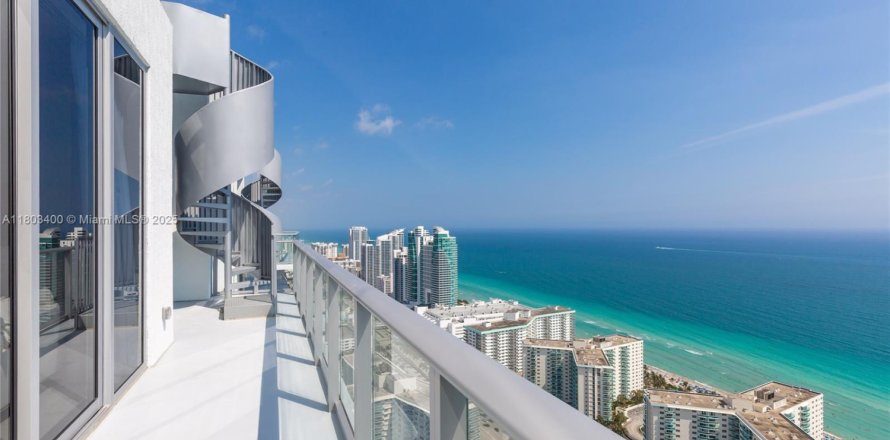 Condo à Hollywood, Floride, 2 chambres  № 2079832
