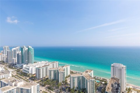 Copropriété à louer à Hollywood, Floride: 2 chambres, 95.69 m2 № 2079832 - photo 29