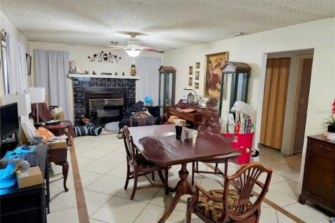 House in Lakeland, Florida 2 bedrooms, 152.36 sq.m. № 1915903 - photo 2