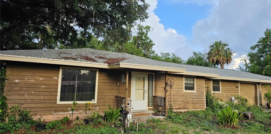 House in Lakeland, Florida 2 bedrooms, 152.36 sq.m. № 1915903