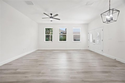 House in Eustis, Florida 3 bedrooms, 130.34 sq.m. № 2424071 - photo 8