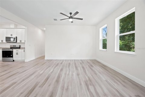 House in Eustis, Florida 3 bedrooms, 130.34 sq.m. № 2424071 - photo 7