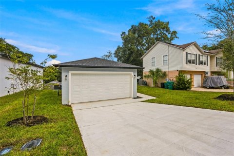 House in Eustis, Florida 3 bedrooms, 130.34 sq.m. № 2424071 - photo 4