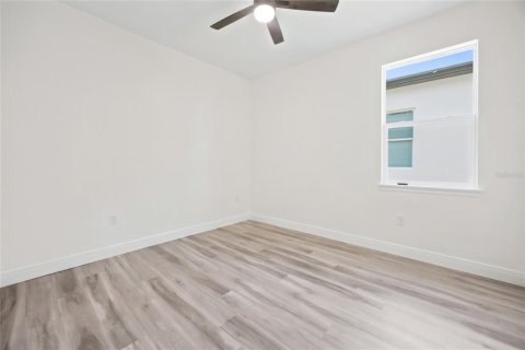 House in Eustis, Florida 3 bedrooms, 130.34 sq.m. № 2424071 - photo 16