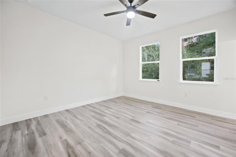 House in Eustis, Florida 3 bedrooms, 130.34 sq.m. № 2424071 - photo 22