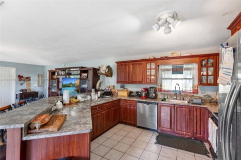Casa en venta en Punta Gorda, Florida, 4 dormitorios № 1755837 - foto 9