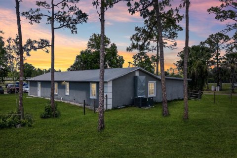 Casa en venta en Punta Gorda, Florida, 4 dormitorios № 1755837 - foto 2