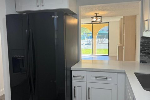 Condo in West Palm Beach, Florida, 2 bedrooms  № 2176953 - photo 7
