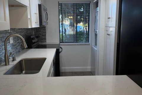 Condo in West Palm Beach, Florida, 2 bedrooms  № 2176953 - photo 10
