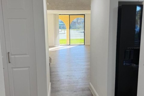Condo in West Palm Beach, Florida, 2 bedrooms  № 2176953 - photo 3