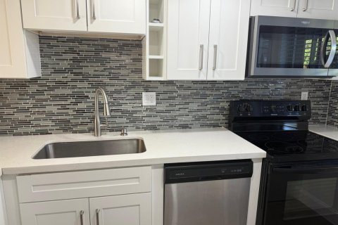 Condo in West Palm Beach, Florida, 2 bedrooms  № 2176953 - photo 8