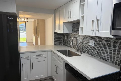 Condo in West Palm Beach, Florida, 2 bedrooms  № 2176953 - photo 9