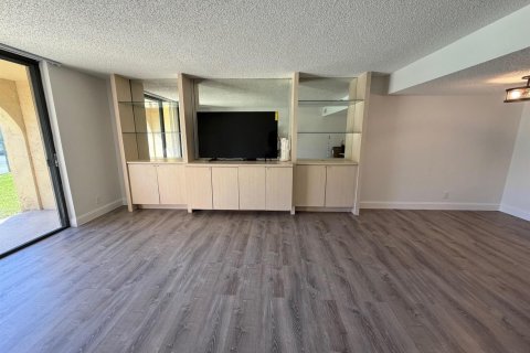 Condo in West Palm Beach, Florida, 2 bedrooms  № 2176953 - photo 5