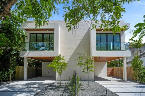 House in Miami, Florida 3 bedrooms, 160.07 sq.m. № 2002983