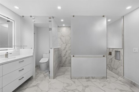 House in Weston, Florida 5 bedrooms, 248.23 sq.m. № 2072514 - photo 18