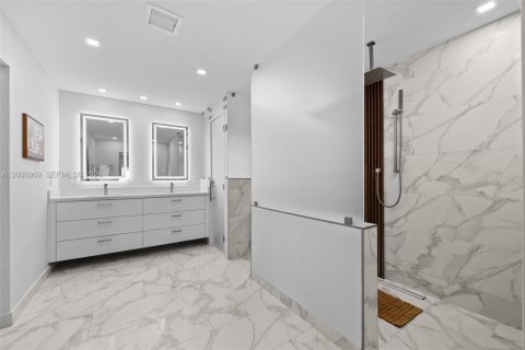 House in Weston, Florida 5 bedrooms, 248.23 sq.m. № 2072514 - photo 17