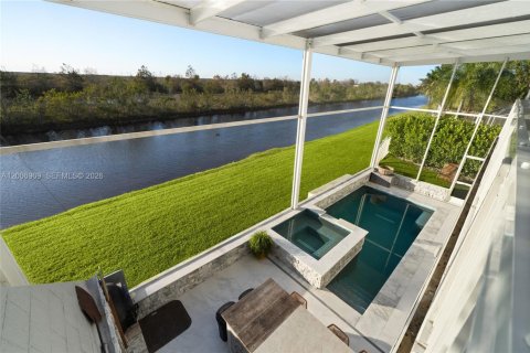 House in Weston, Florida 5 bedrooms, 248.23 sq.m. № 2072514 - photo 13