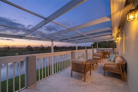 Casa en venta en Weston, Florida, 5 dormitorios, 248.23 m2 № 2072514 - foto 26