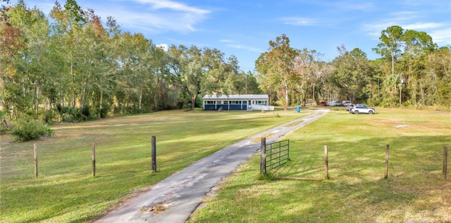 Casa en Fort MC Coy, Florida 3 dormitorios, 155.33 m2 № 1663315