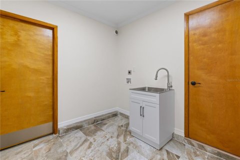 House in Tampa, Florida 3 bedrooms, 209.59 sq.m. № 1783134 - photo 29