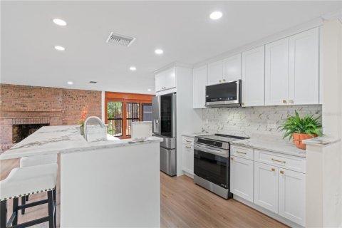 House in Tampa, Florida 3 bedrooms, 209.59 sq.m. № 1783134 - photo 7