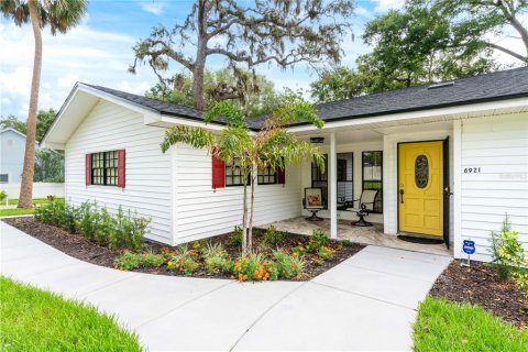 House in Tampa, Florida 3 bedrooms, 209.59 sq.m. № 1783134 - photo 3