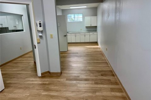 Immobilier commercial à louer à Orlando, Floride: 488.29 m2 № 1690344 - photo 15