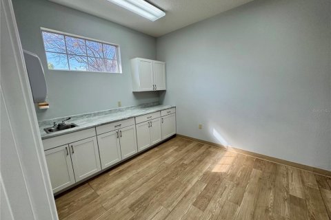 Immobilier commercial à louer à Orlando, Floride: 488.29 m2 № 1690344 - photo 11