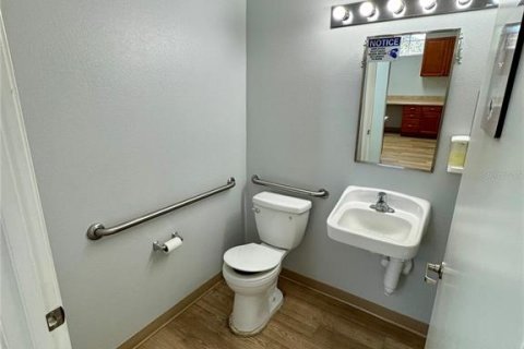 Immobilier commercial à louer à Orlando, Floride: 488.29 m2 № 1690344 - photo 13