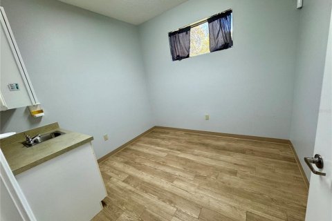 Immobilier commercial à louer à Orlando, Floride: 488.29 m2 № 1690344 - photo 12