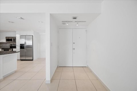 Купить кондоминиум в Ки-Бискейн, Флорида 2 спальни, 117.06м2, № 2077591 - фото 7