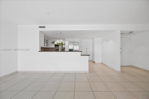 Купить кондоминиум в Ки-Бискейн, Флорида 2 спальни, 117.06м2, № 2077591 - фото 11