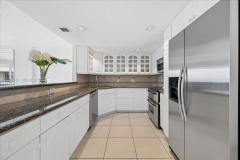 Купить кондоминиум в Ки-Бискейн, Флорида 2 спальни, 117.06м2, № 2077591 - фото 8