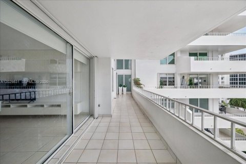Купить кондоминиум в Ки-Бискейн, Флорида 2 спальни, 117.06м2, № 2077591 - фото 21
