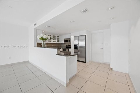 Купить кондоминиум в Ки-Бискейн, Флорида 2 спальни, 117.06м2, № 2077591 - фото 10