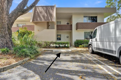 Condo in Pompano Beach, Florida, 3 bedrooms № 2270512 - photo 2