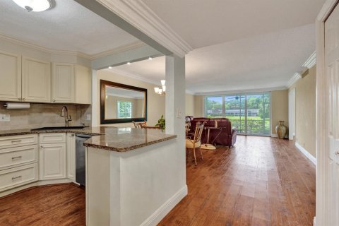 Condo in Pompano Beach, Florida, 3 bedrooms № 2270512 - photo 7
