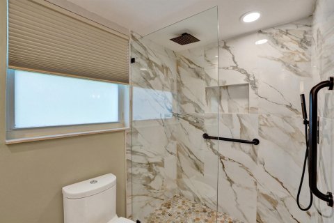 Condo in Pompano Beach, Florida, 3 bedrooms № 2270512 - photo 23