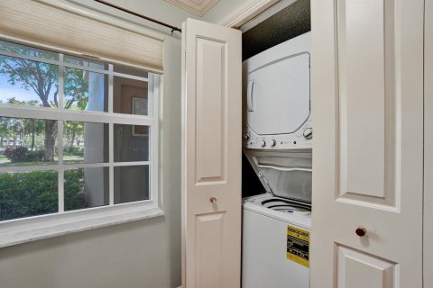 Condo in Pompano Beach, Florida, 3 bedrooms № 2270512 - photo 11