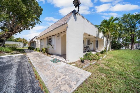 Copropriété à vendre à Miami, Floride: 2 chambres, 115.2 m2 № 1957765 - photo 2