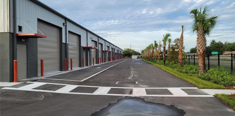 Propiedad comercial en Holiday, Florida 2660.72 m2 № 1895005