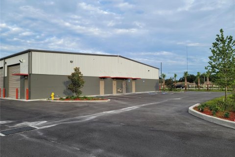 Propiedad comercial en alquiler en Holiday, Florida, 2660.72 m2 № 1895005 - foto 4